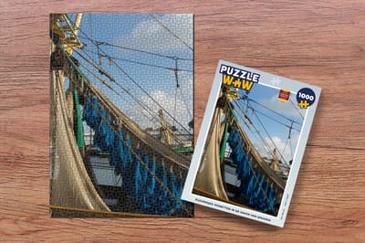 Puzzel Kleurrijke visnetten in de haven van IJmuiden - Legpuzzel - Puzzel 1000 stukjes volwassenen