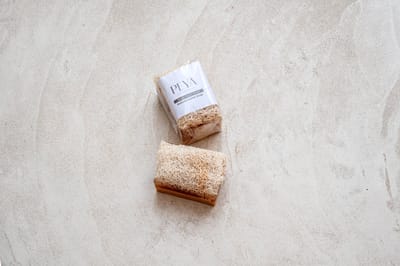 PEYA Cosmetics Loofah Scrubzeep met Arganolie - Zeep met Ingebouwde Loofah Spons - Golden Repair - 120 g