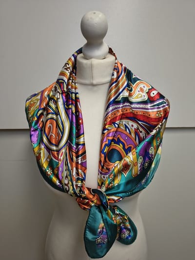 Vierkante dames sjaal Peggy-gebloemd motief-teal blauw wit geel groen oranje paars rood zwart-90x90