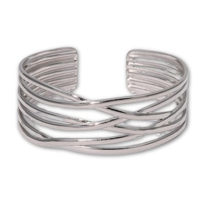 Marama - armband Nola Zilver - open bangle - stainless steel met zilver plating - streep-reliëf - brede armband - damesarmband - cadeau dames