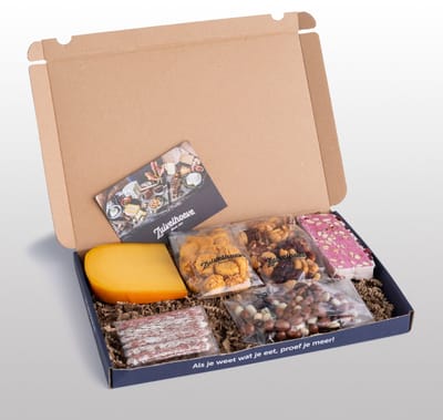 Zuivelhoeve Van Alles Wat Brievenbuspakket Borrelpakket cadeau - Borrelbox voor thuis - Snackpakket - Cadeaupakketten eten & drinken - Alles voor de Borrelplank - Altijd vers - Proef & Geniet