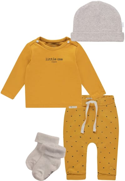 Noppies - kledingset - 4 delig - Broek Kris Oker met sterretjes - Shirt Hester Oker - Muts Nevel Taupe - 1 paar sokjes Taupe - Maat 44