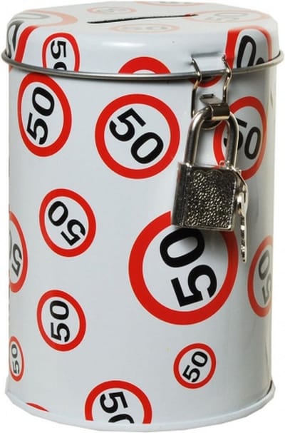 Spaarpot 50 jaar verjaardag - verkeersborden print - 11 x 8 cm - met slotje - volwassenen die 50 jaar worden