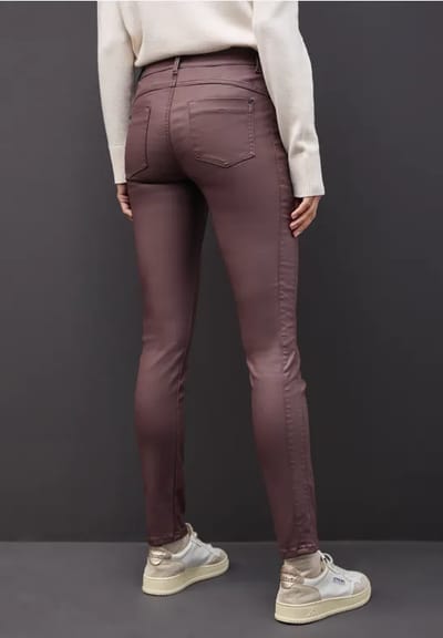 Slim Fit gecoate broek