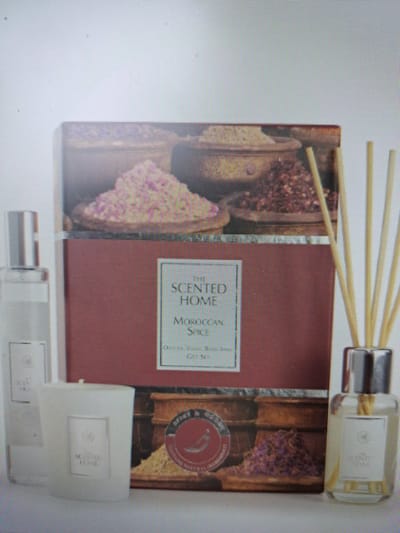 geschenk set - geurstokjes - geurkaars - roomsrpay- marokkaanse kruiden - natuurlijke ingrediënten - leuk cadeau - scented home