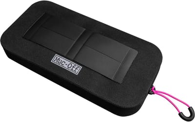 Muc-Off Essentials Case - Opbergtas voor Fietsers - Waterdicht 600D TPU - Zwart - Waterdichte Ritssluiting - Ripstop Tussenschot - Binnenzak met Rits - Lichtgewicht