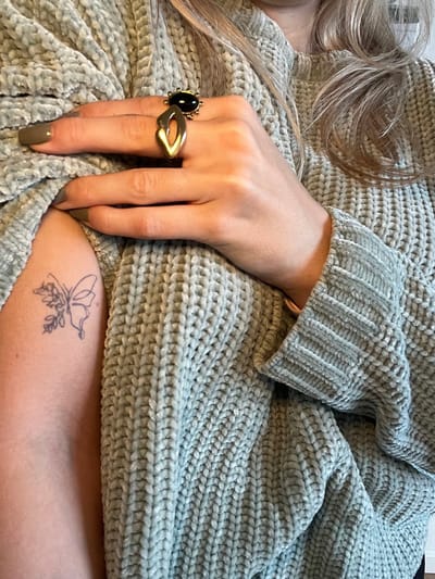 Tijdelijke tattoo vlinder en plant | Neptattoo volwassenen | Tijdelijke tattoo voor volwassenen | Temporary tattoo | Plaktattoos voor volwassenen | Neptattoos | Probeer zorgeloos een tattoo | tattforaweek