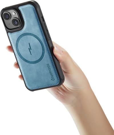 Casemania Hoesje Geschikt voor Apple iPhone 13 - Aqua Blue - Magnetische Telefoonhoesje Compatibel met MagSafe - Kunstleer Back Cover met Anti-Slip Grip Randen