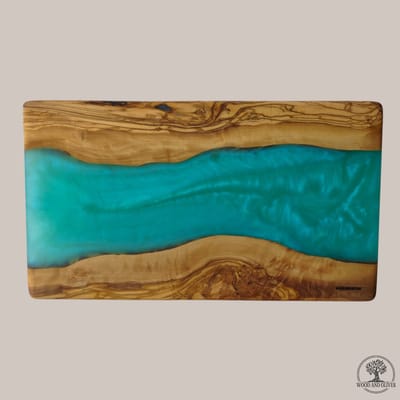 Wood and Olives - Olijfhouten Borrelplank met Epoxy - Turquoise - Handgemaakt - 23x40 cm