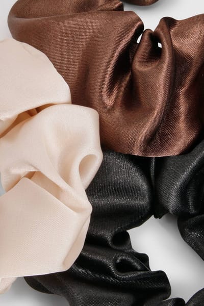 boohoo Dames Satijn Scrunchies 3 Pack | Chocolate