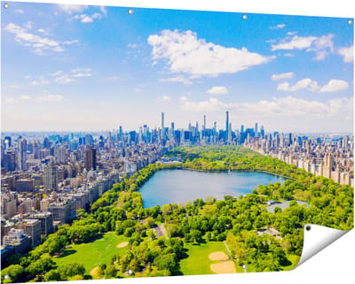 Gards Tuinposter Central Park in New York met Wolkenkrabbers - 150x100 cm - Tuindoek - Tuindecoratie - Wanddecoratie buiten - Tuinschilderij