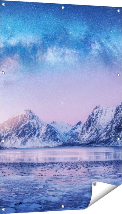 Gards Tuinposter Melkweg bij de Besneeuwde bergen - 80x120 cm - Tuindoek - Tuindecoratie - Wanddecoratie buiten - Tuinschilderij