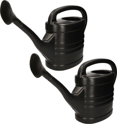 Voordeelset van 2x stuks kunststof tuin gieters 5 en 10 liter zwart - Met sproeikop/broes