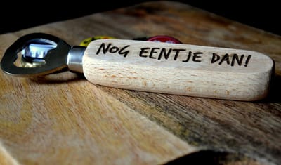 Schubie - Houten Flesopener Nog eentje dan - Cadeau - Bieropener
