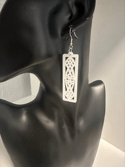 Witte houten oorbellen hekwerk | Make up | Parfum | Moederdag | Verjaardagscadeau| Cadeautje| Valentijnsdag| Kado | sieraden | vaderdag | oorbellen | oorsieraden
