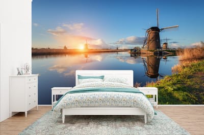 Behang - Fotobehang Windmolen - Water - Zon - Breedte 435 cm x hoogte 260 cm