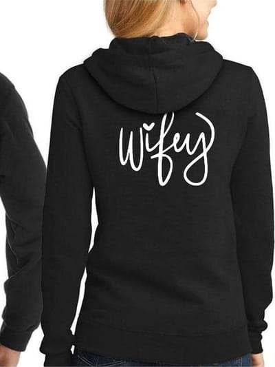 Hubby / Wifey Hoodie (Wifey - Maat S) | Koppel Cadeau | Valentijn Cadeautje voor hem & haar