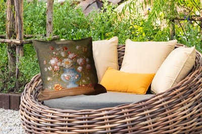 Buitenkussen Weerbestendig - Neutral - Bloemen - Boeket - Vaas - 50x50 cm