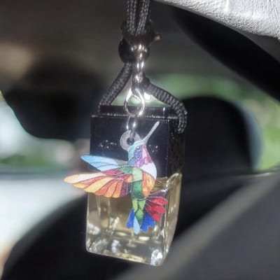 Autoparfum Lumi | Pockethug Geluksvogeltje | 8ml | TIJDELIJKE AANBIEDING | Traditional Hammam Ritual Overseas | Vanille | Auto parfum mannen | Autogeur | Auto Luchtverfrisser | Auto parfum vrouwen | Verjaardagscadeau | Bedankt cadeautje | auto parfum