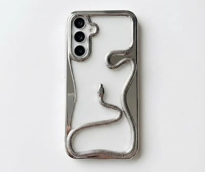 Zilverkleurig transparant telefoon hoesje geschikt voor Samsung S25 – backcover met 3D slang detail, zacht TPU softcase met verhoogde rand en elektroplating afwerking