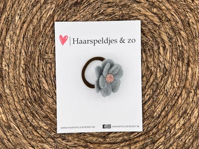 Elastiek - per stuk - hippe kleuren - met bloem - wol - meisjes - blossem - lichtblauw