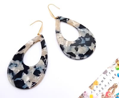 Jeannette-Creatief® - Resin - Druppel Groot Zebra - Oorhangers - Oorbellen - Oorbellen Dames - Dames oorbellen - Zwart witte oorbellen - Oorbellen parelmoer - Goudkleurige RVS oorbelhaakjes - - Druppelvormige oorbellen
