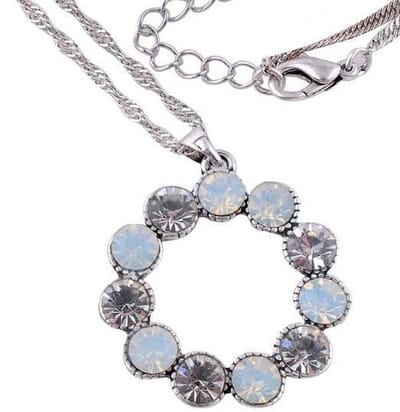 Behave - Ketting met cirkelvormige hanger en steentjes - Elegante modeaccessoire