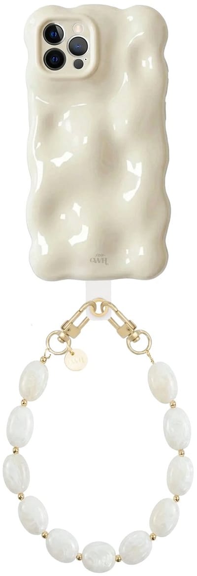 xoxo Wildhearts Bubbly case Cloud Dancer - Ocean Sand Cord (kort) - Geschikt voor iPhone 12 Pro Max - Hoesje met bobbeltjes inclusief telefoonkoord - Krullende golfvorm - schokbestendig - Telefoonhoesje met koord - Koord ook afneembaar - Beige