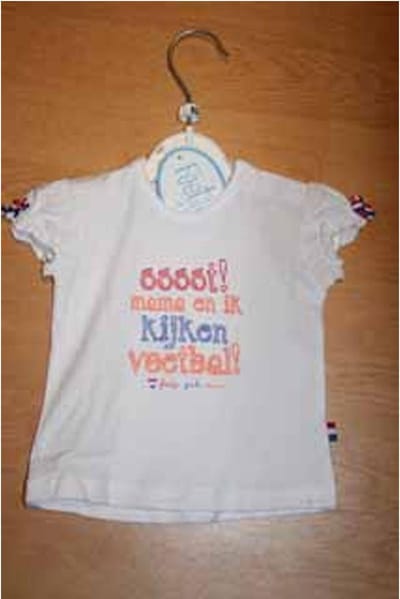 Feetje baby voetbal t-shirt wit Ssst, mama en ik kijken voetbal maat 62