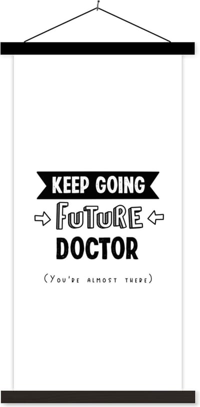 Posterhanger incl. Poster 40x80 cm - Schoolplaat - Quote - Studeren - Dokter - Textielposter - Zwarte latten