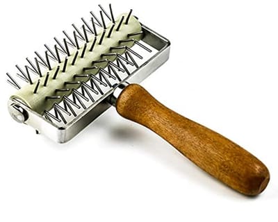 Dailygoods- Deegroller met Spikes - RVS Handvat - Pizza Perforator - Duurzaam - Antistof - Gemakkelijk Schoon te Maken - Bakgereedschap