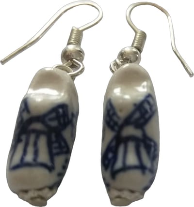 Oorbellen handgeschilderde delftsblauwe porseleinen mini klompjes. In delftsblauw cadeaublikje