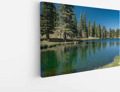 Saammp Canvas Schilderij - Meer tussen de bomen - Landschap - Natuur - 30x20 - Foto op canvas - Wanddecoratie - Muurdecoratie Woonkamer - Slaapkamer decoratie - Canvas Print