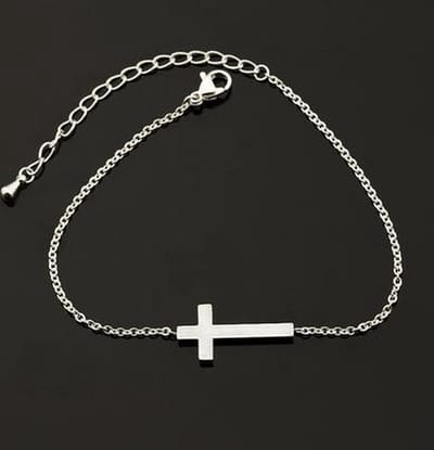 Armband met Gods kruisje verzilverd.