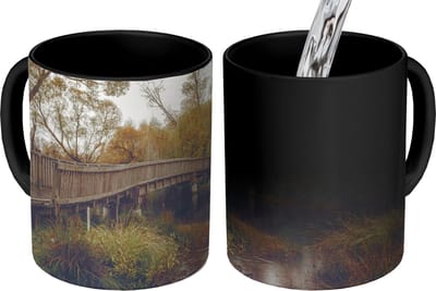 Magische Mok - Foto op Warmte Mokken - Koffiemok - Herfst - Brug - Bomen - Magic Mok - Beker - 350 ML - Theemok