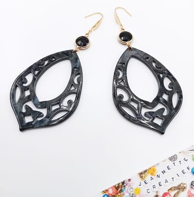 Jeannette-Creatief® - Resin - Druppel Barok Groot Black Glass - Statement Oorbellen - Crystal Glass - Zwarte Oorbellen - Lange Oorbellen - Resin Oorbellen - Chique - Gala - Party - Feest - Ibiza