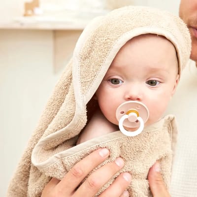 Meyco Baby Uni badcape - badstof - sand - 75x75cm