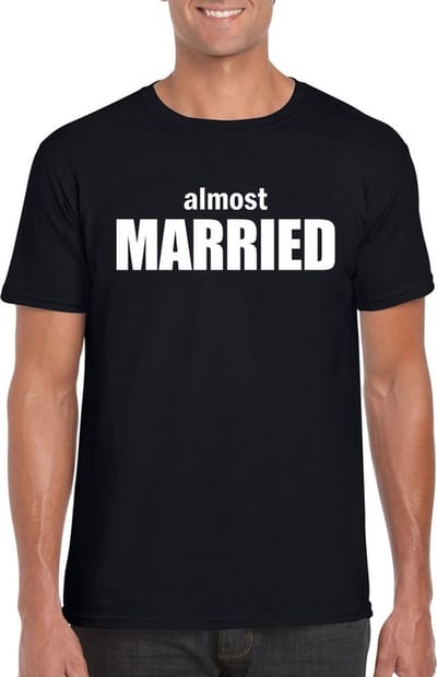 Almost Married tekst - t-shirt - zwart - heren - vrijgezellenfeest - huwelijk - gaat trouwen S