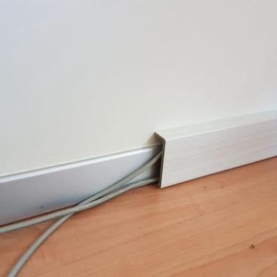 Plinten Afdekking - Drempelprofiel HDF - Bestaande Plinten Bedekken - Waterbestendig Modern Frame - 90 x 33 cm - Palissander Wit
