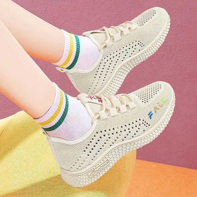 Dames Lente en Zomer Vliegweefsel Enkele Schoenen Damesschoenen Zachte Zool Ademende Mesh Schoenen Casual Sportschoenen Dames 40 beige