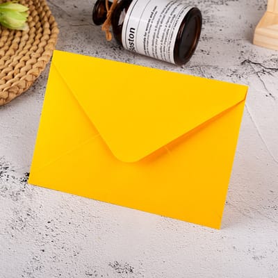 Verpakking van 50 mini-enveloppen van kraftpapier – klein formaat 16x11 cm, perfect voor visitekaartjes, cadeaus, zaadpakketjes, sieraden en kleine aandenkens, Goudgeel