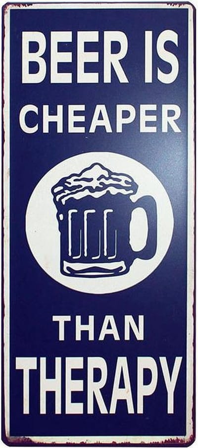 Tekstbord: Beer is cheaper than therapy