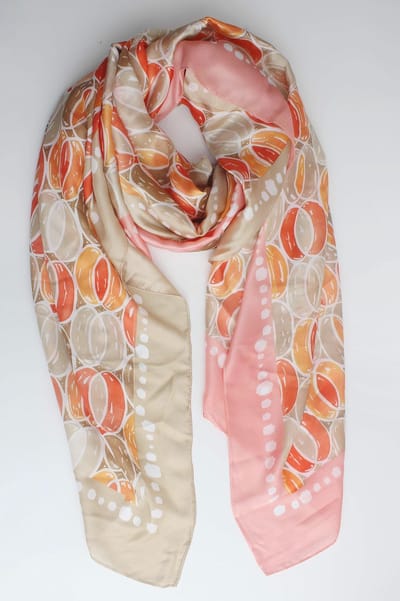 Chant scarf- Accessories Junkie Amsterdam- Dames- Lange sjaal- Zijdelook- Glanzend- Cosy chic- Cadeau- Fantasie print- Luxe- Roze taupe oranje