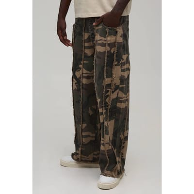 Camo Baggy Stijve Jeans Met Gerafelde Zoom | Size 28R