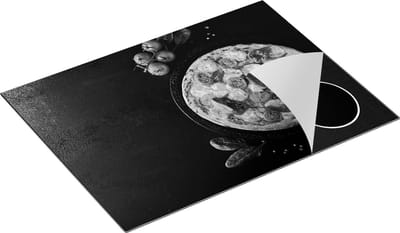 Chefcare Inductie Beschermer Mozzarella Pizza op een Marmeren Plaat - Zwart Wit - 70x50 cm - Afdekplaat Inductie - Kookplaat Beschermer - Inductie Mat