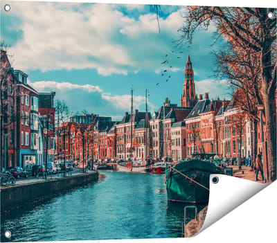 Gards Tuinposter Gracht in Groningen - 80x60 cm - Tuindoek - Tuindecoratie - Wanddecoratie buiten - Tuinschilderij