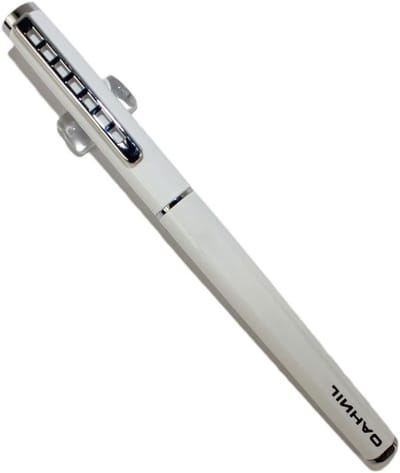 Elegante witte vulpenhouder met fijne punt en push-type inktconverter voor soepel schrijven