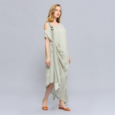 Asymmetrische gedrapeerde streepprint midi -jurk