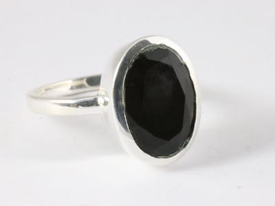 Hoogglans zilveren ring met onyx - maat 17