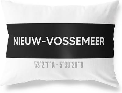Tuinkussen NIEUW-VOSSEMEER - NOORD-BRABANT met coördinaten - Buitenkussen - Bootkussen - Weerbestendig - Jouw Plaats - Studio216 - Modern - Zwart-Wit - 50x30cm